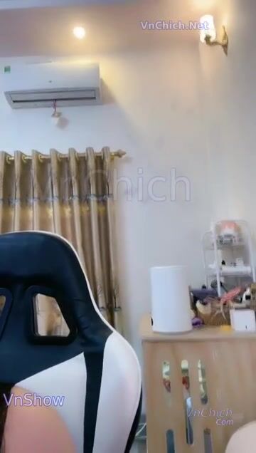 Dâm nữ MMlive be_ngoc vú to hơi xệ nhưng lồn hồng cực ngon lại nhiều nước tha hồ zô h